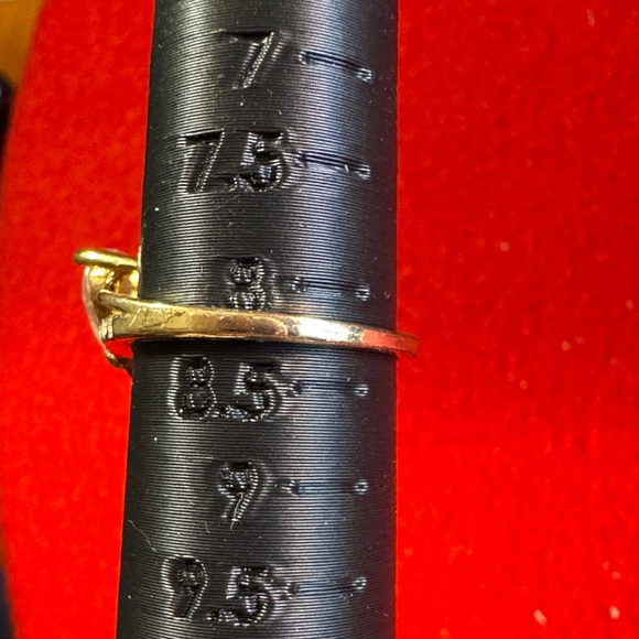 Elegant Gold and Silver Heart Ring - Picture 6 of 6